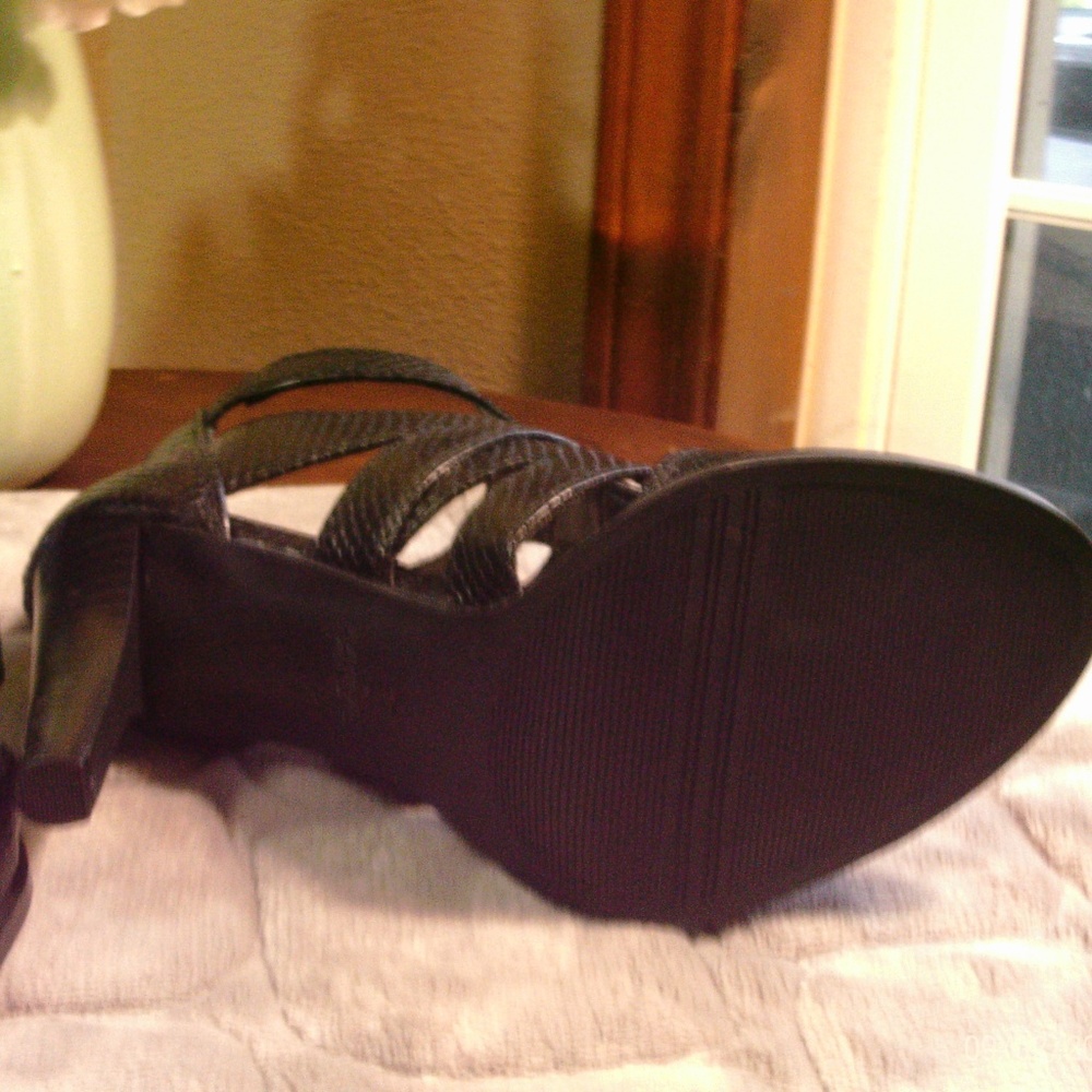 Simply Vera Vera Wang Shoes - Picture 2 of 6
